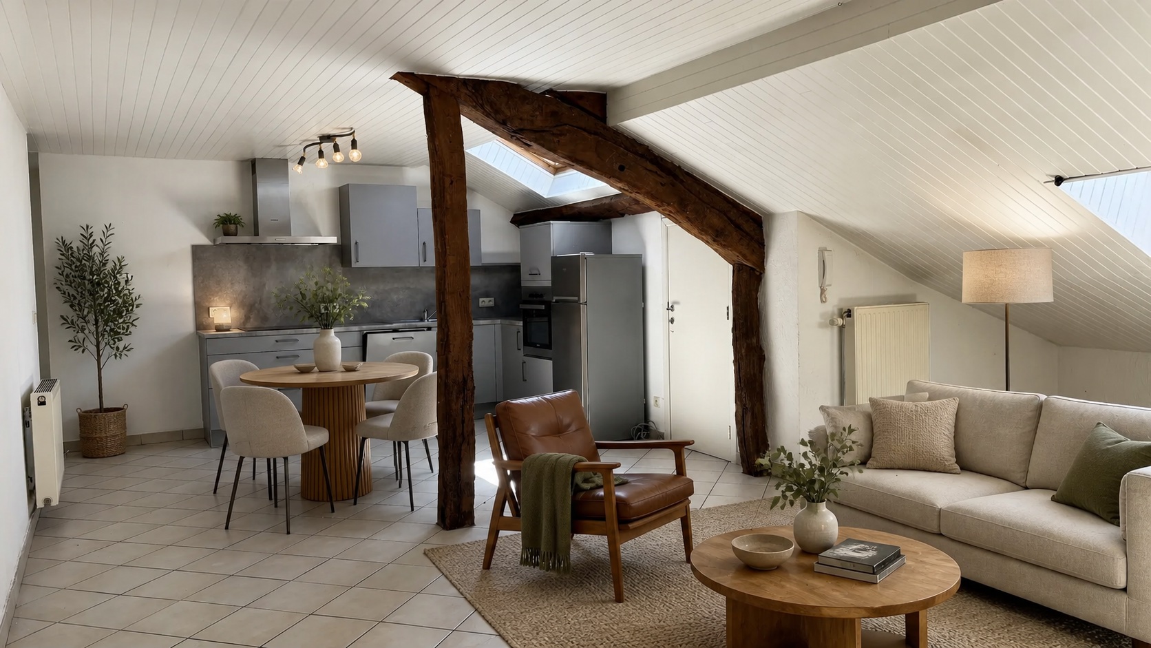 Inspiration de séjour contemporain sous les poutres de l’appartement